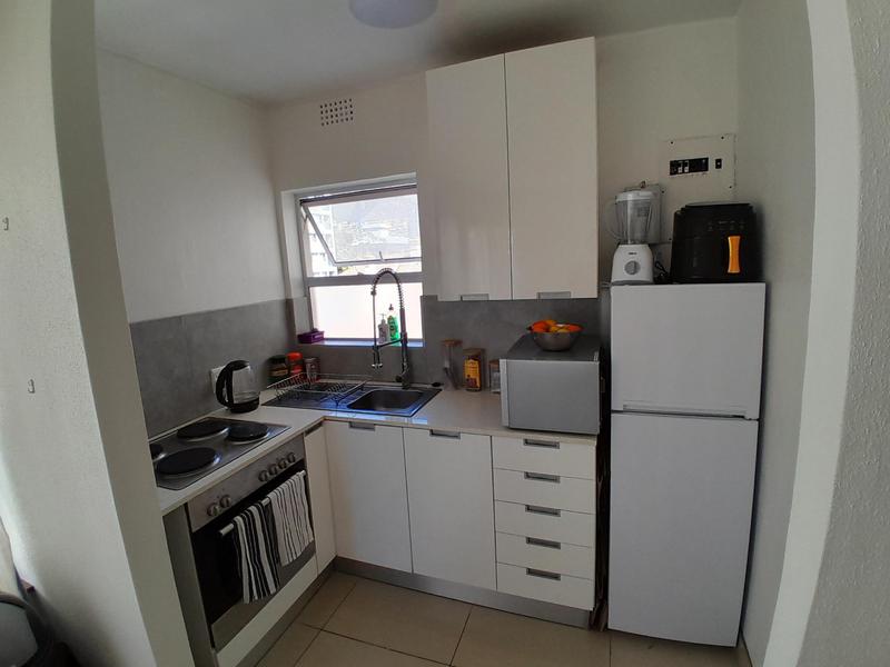 To Let 1 Bedroom Property for Rent in Sea Point Western Cape